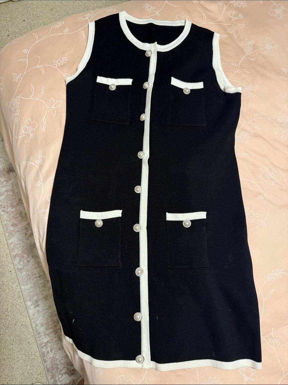 Commense Classic Black & White Sleeveless Shift Dress